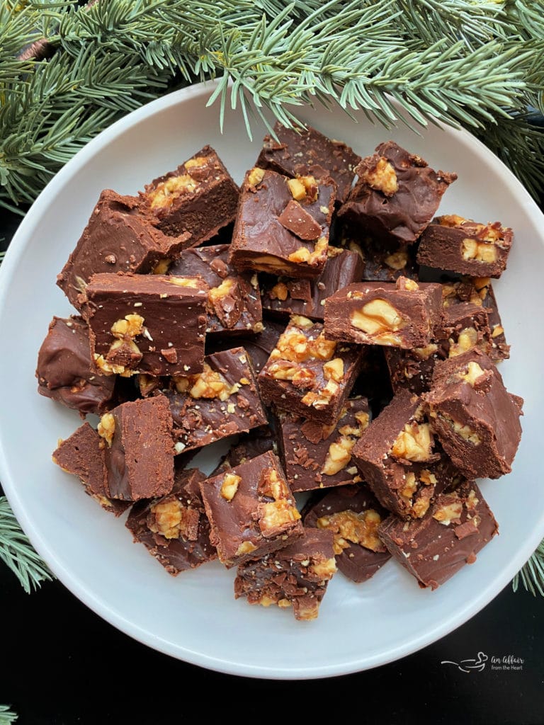 Candy bar fudge with Snickers