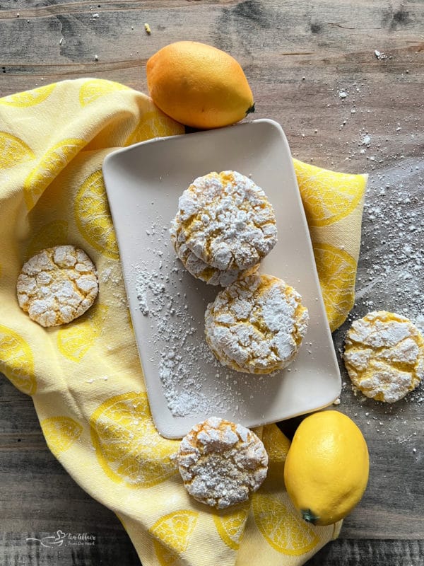 lemon crinkle cookies with lemons