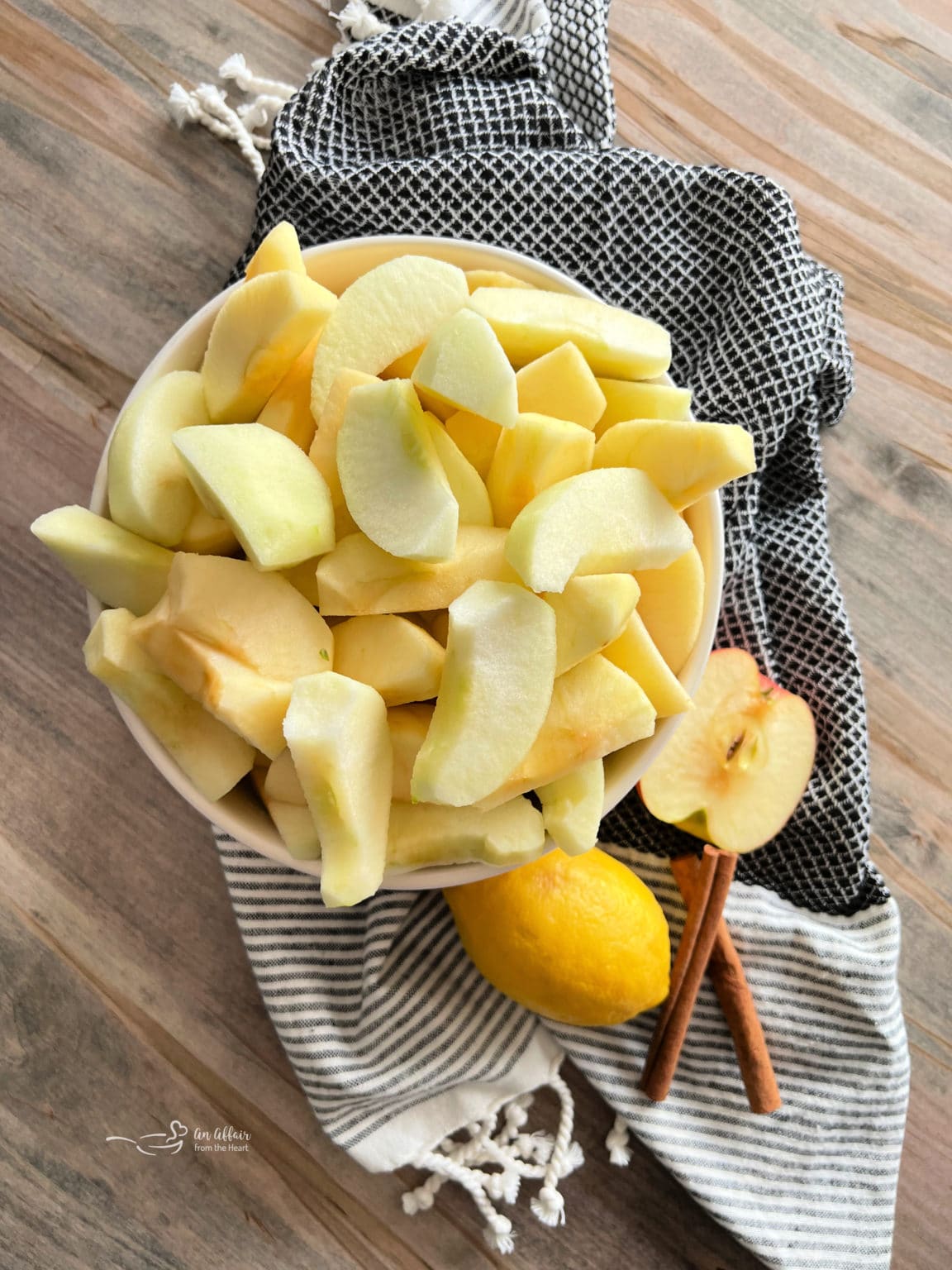 Crock Pot Cinnamon Applesauce