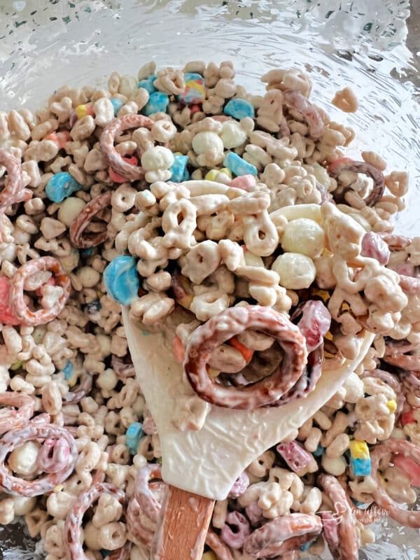 Lucky Charms Snack Mix - House of Nash Eats