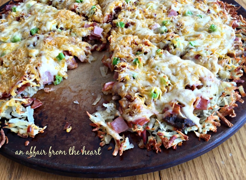 breakfast hashbrown pizza