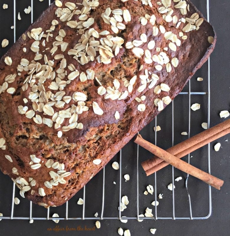 Pan de avena con plátano y compota de manzana