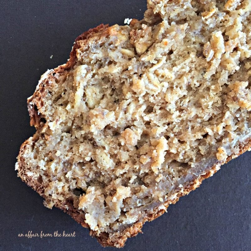 Pan de avena con plátano y compota de manzana