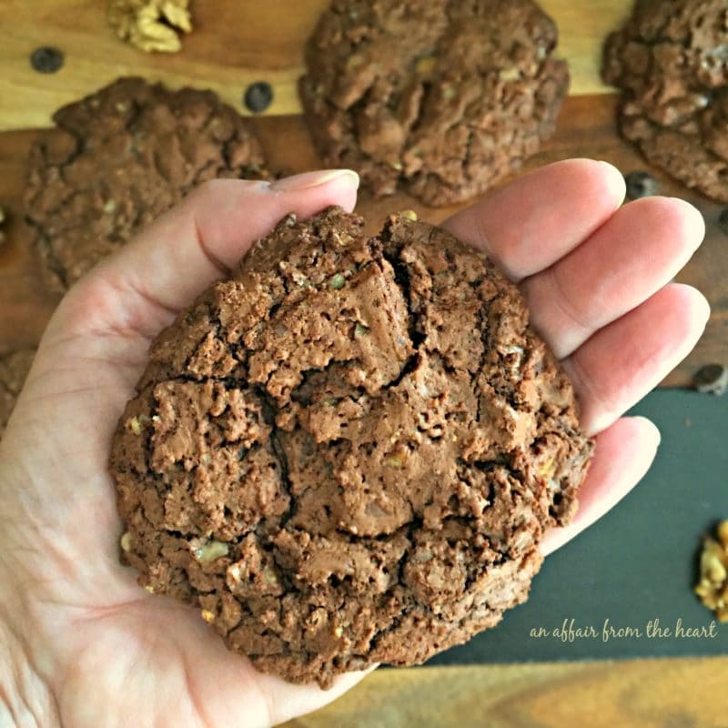 giant-chocolate-toffee-cookies