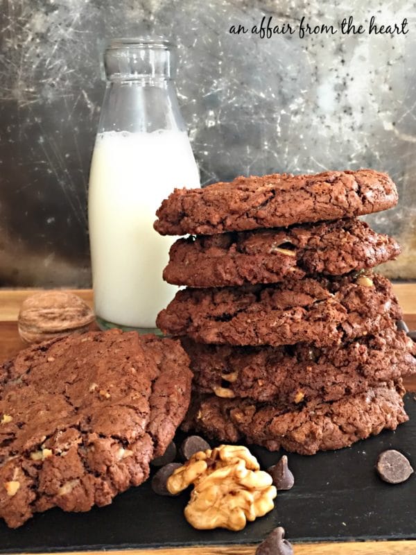 giant-chocolate-toffee-cookies