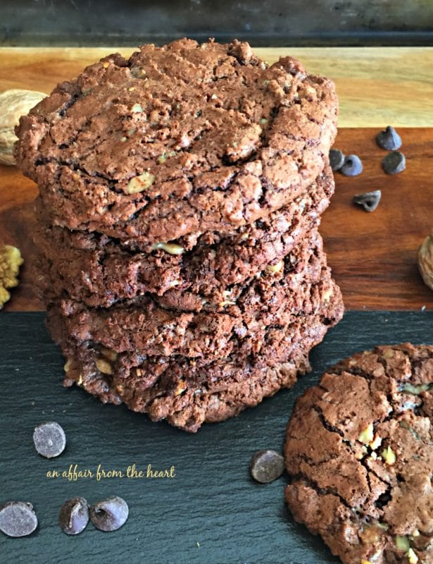 giant-chocolate-toffee-cookies