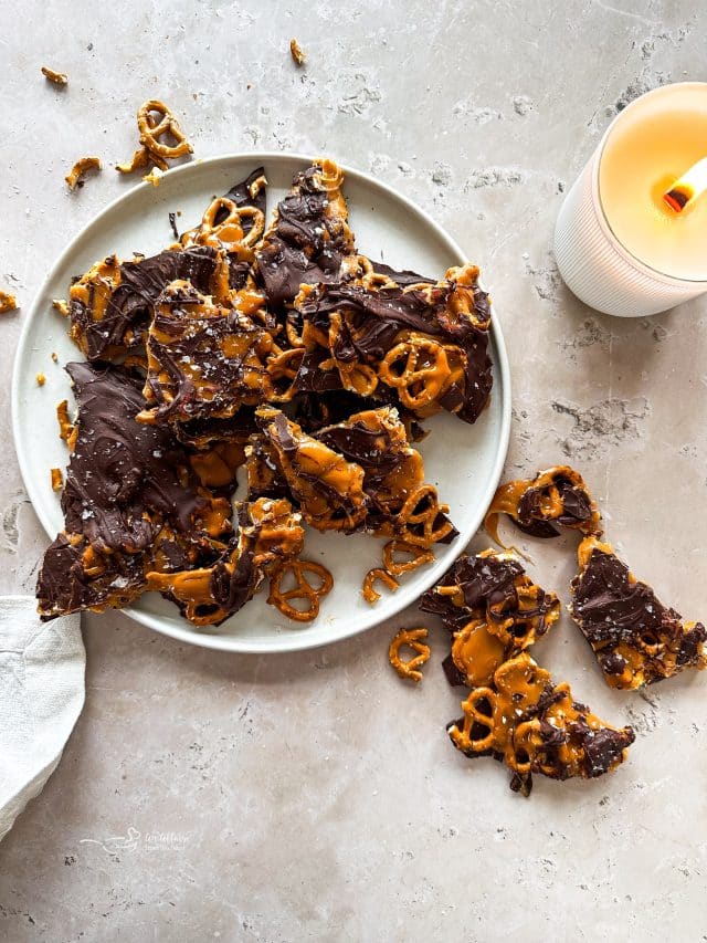 Salted Caramel Chocolate Pretzel Bars (No Bake Recipe!)