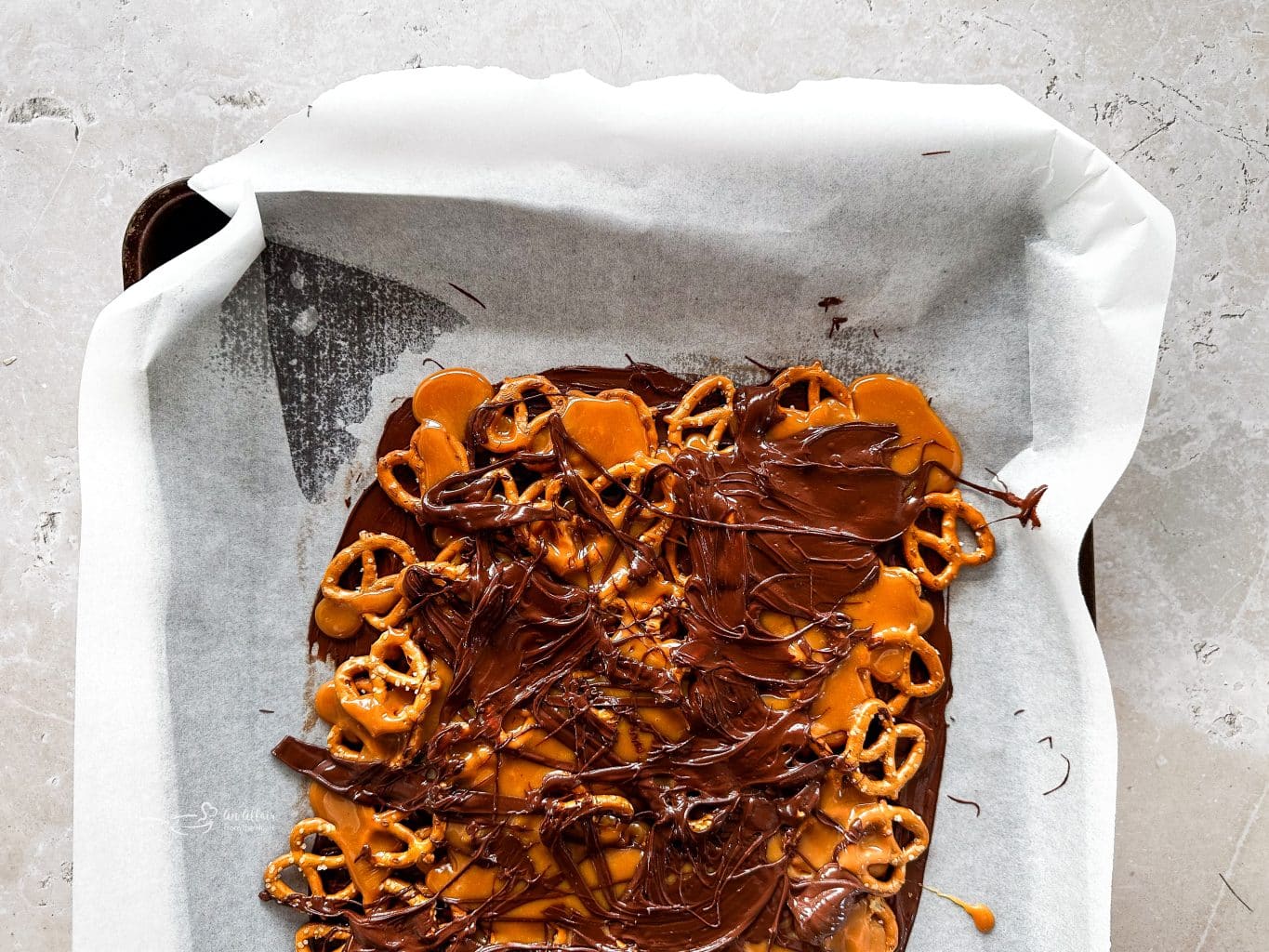 Salted Caramel Chocolate Pretzel Bars (No Bake Recipe!)