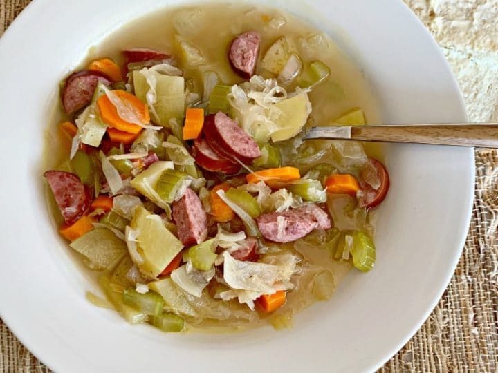 https://anaffairfromtheheart.com/wp-content/uploads/2019/09/POLISH-SAUERKRAUT-SOUP-KAPUSNIAK-720x540.jpg