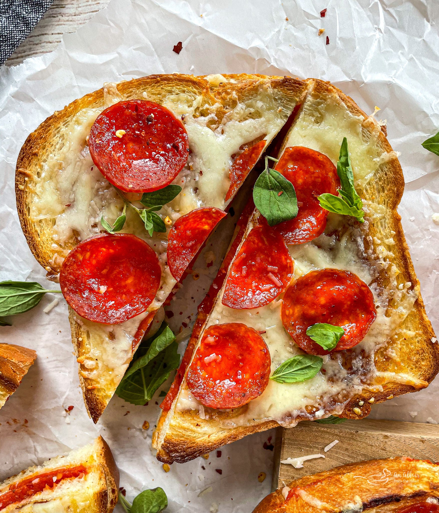 Delicious Pepperoni Pizza Bread