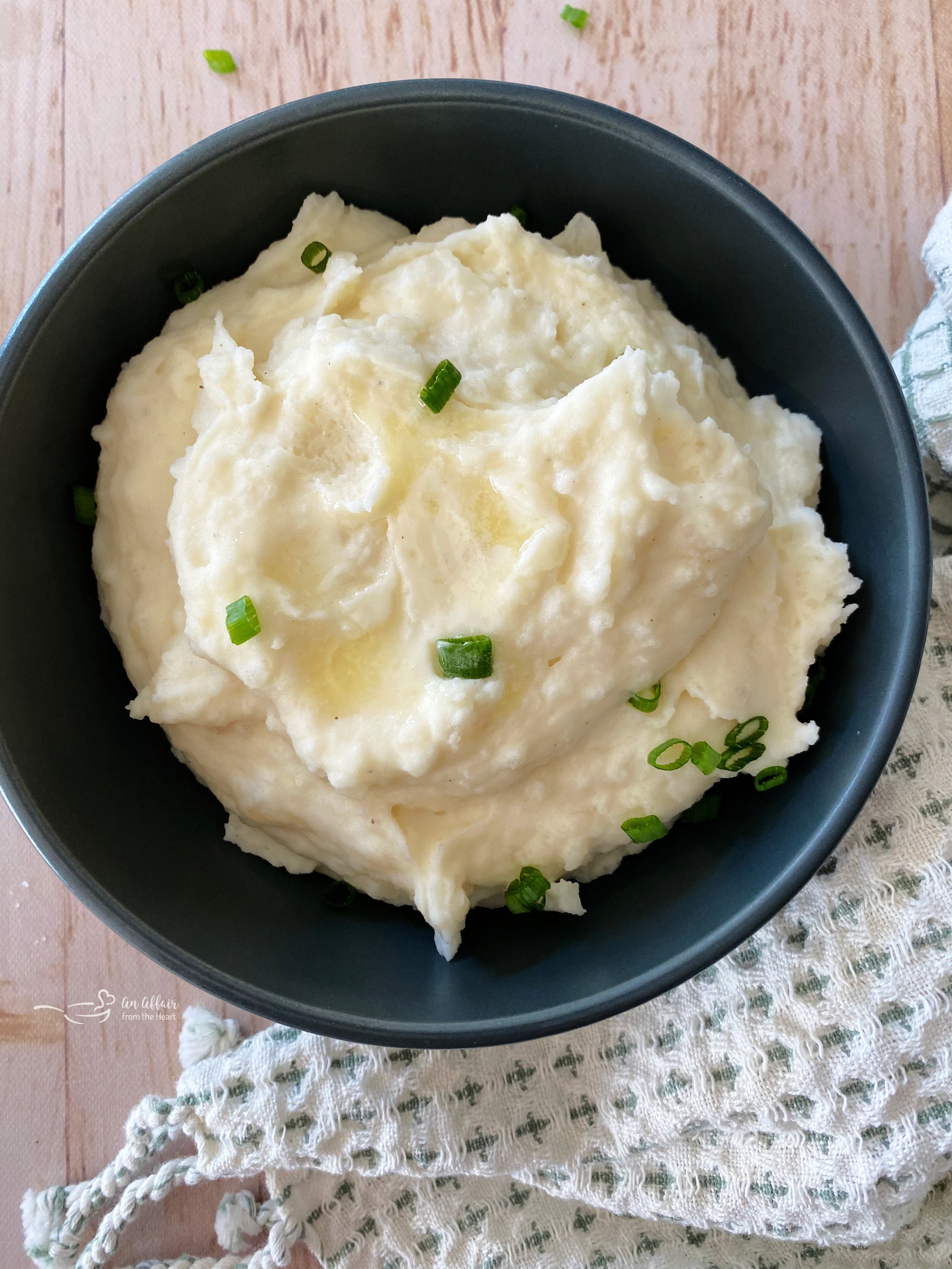 Top view of mashed potatoes with fresh chives