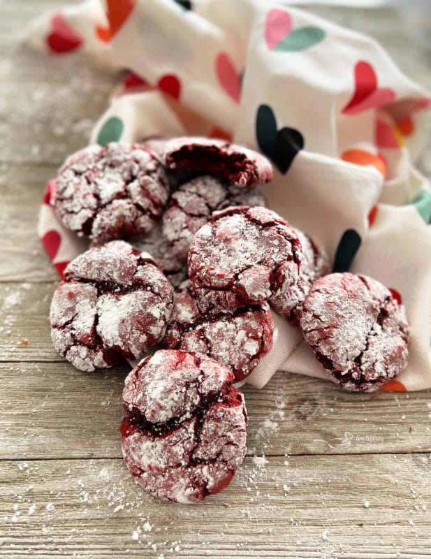 red crinkle powdered sugar cookies