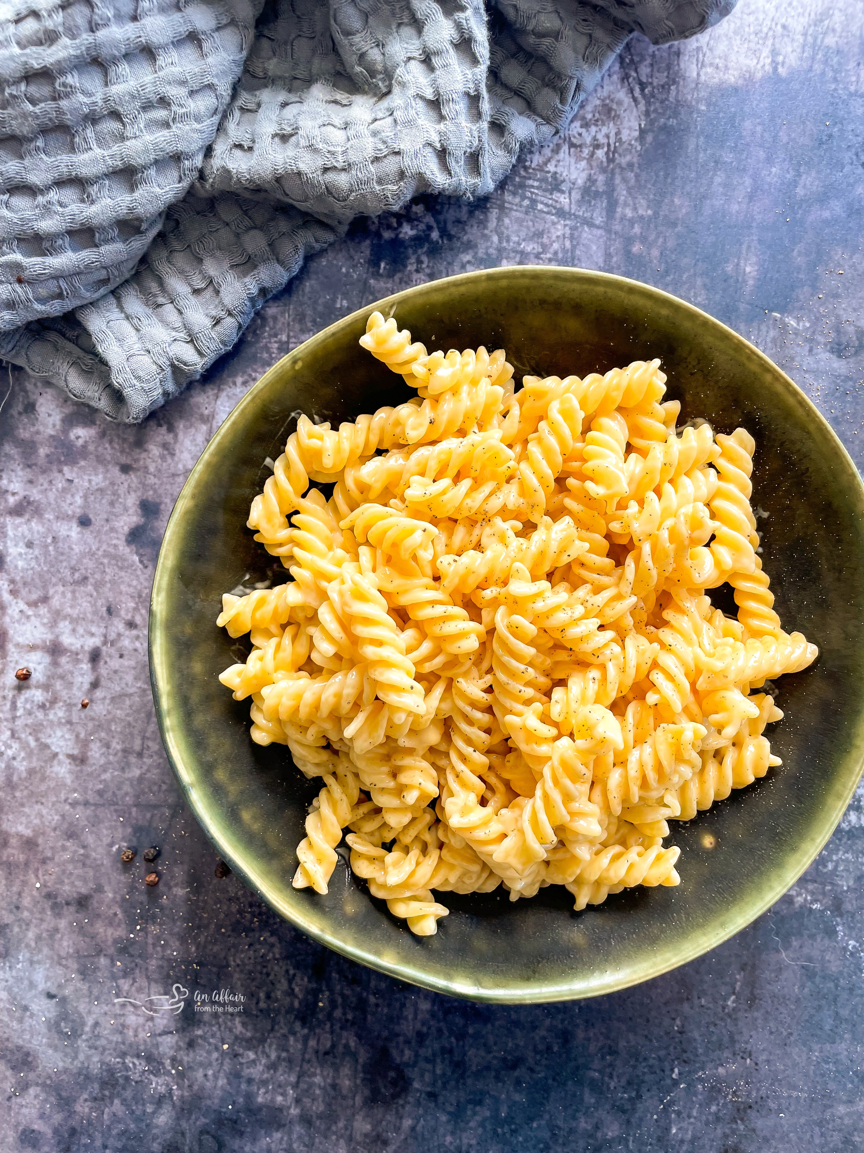 Restaurant-Style CPK Mac and Cheese Recipe 11 Close-up of CPK Mac and Cheese in a blue bowl