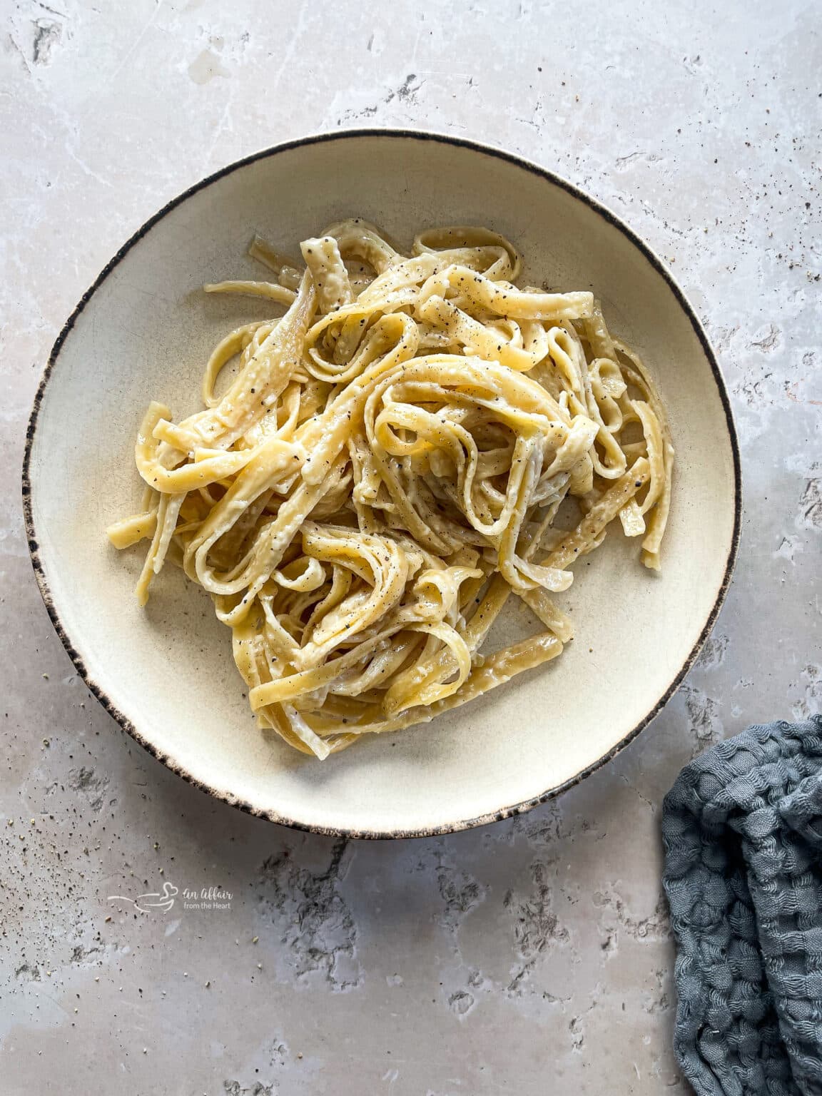 Instant Pot Fettuccine Alfredo (Easy & From Scratch!)