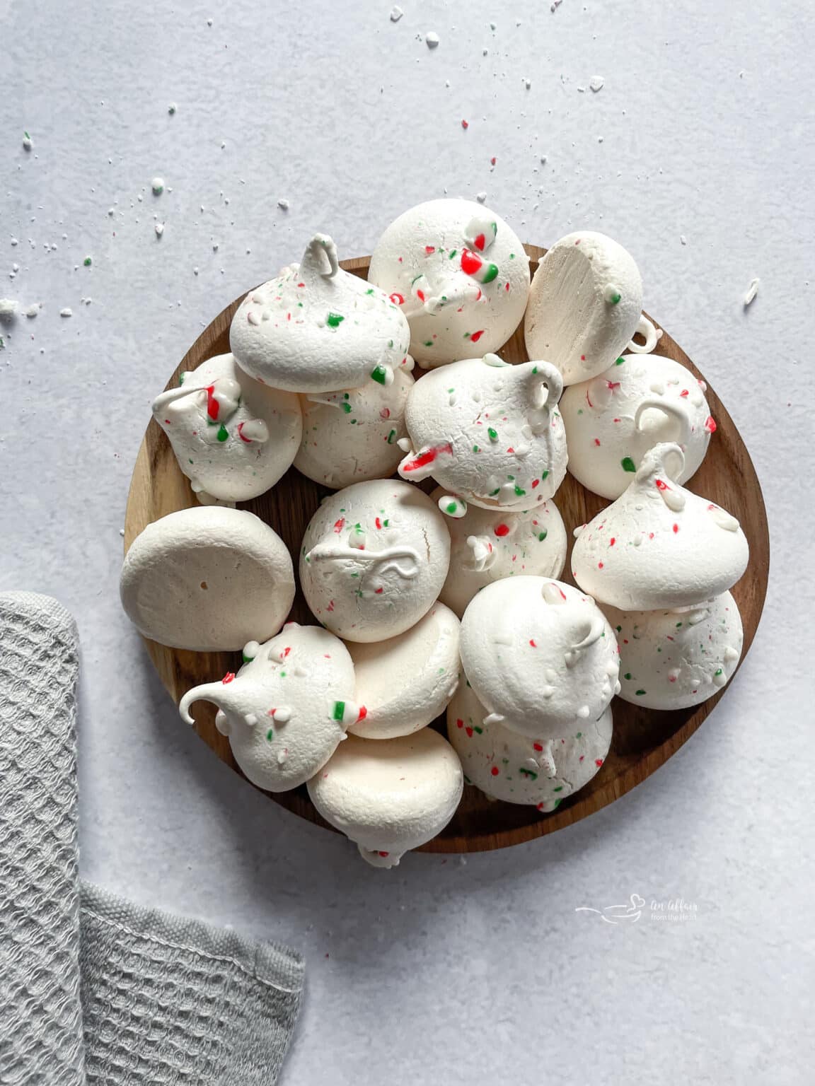 Peppermint Meringues (Peppermint Kisses)