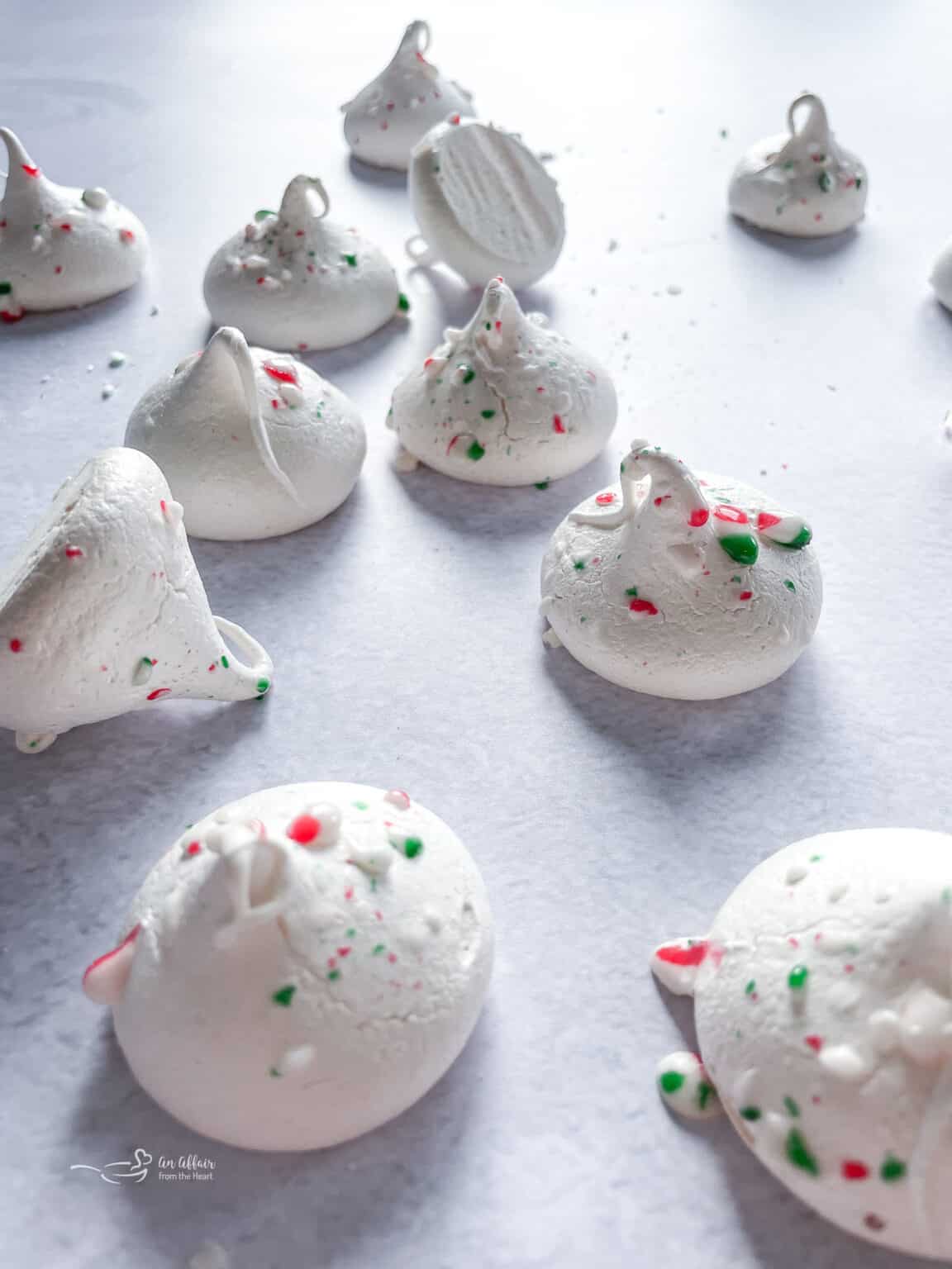 Peppermint Meringues (Peppermint Kisses)