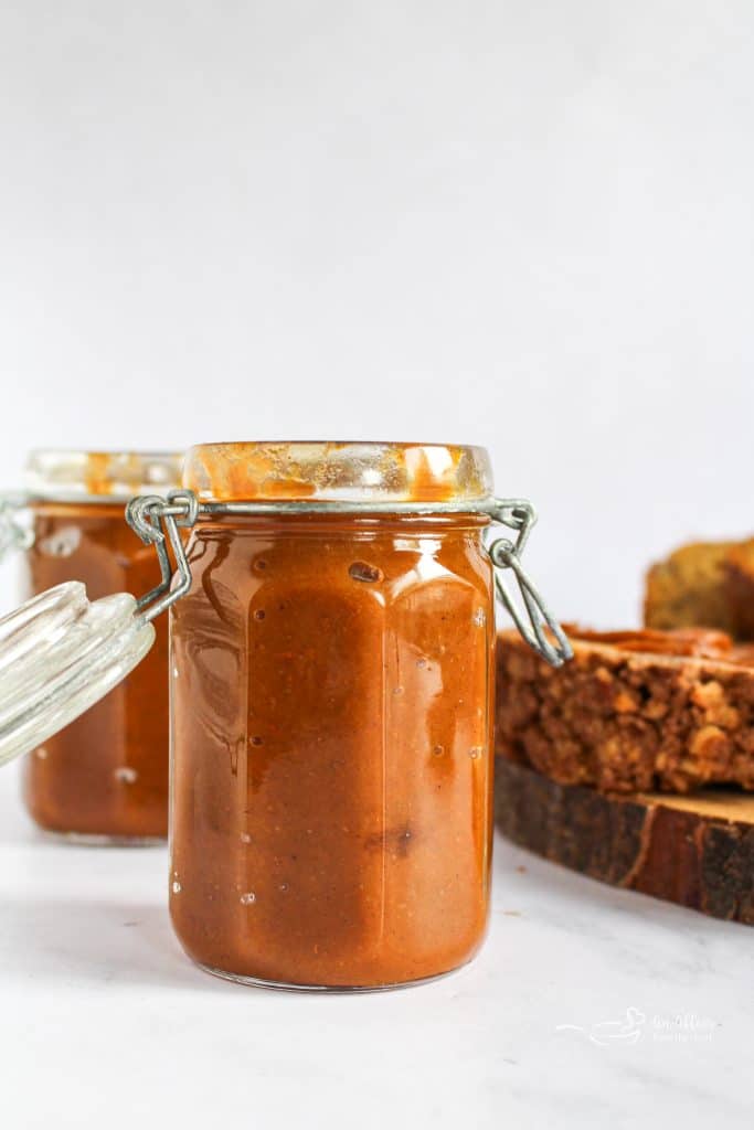 Side view of the pumpkin butter in a mason jar