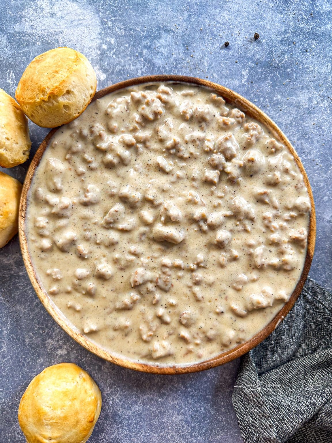 Homemade Sausage Gravy Recipe (Biscuits & Gravy)