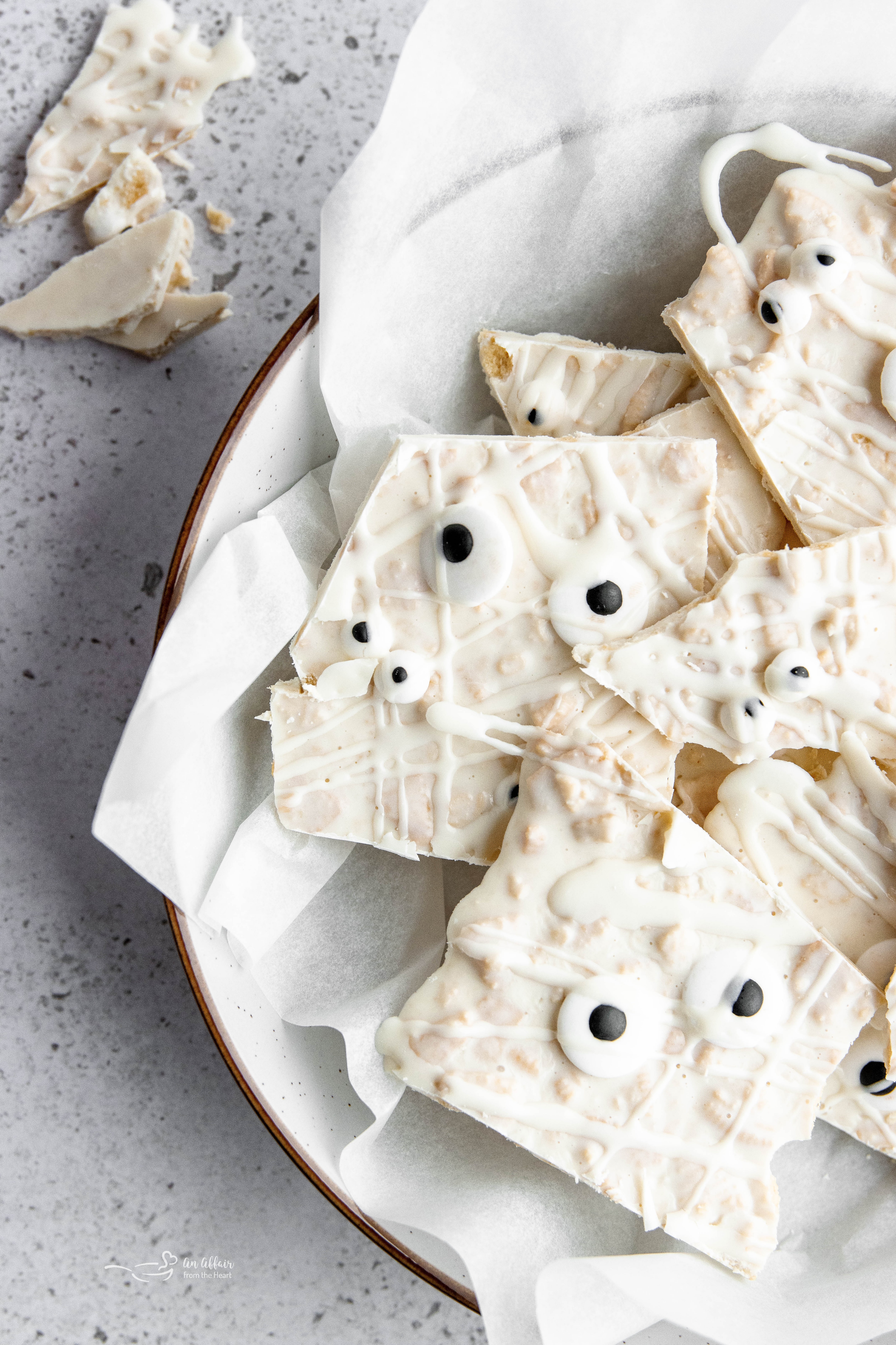 Hauntingly Simple Oreo Mummy Bark 18 Single piece of Halloween Mummy Bark